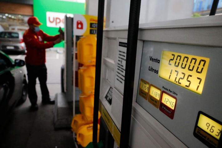 Tras inédita alza de la bencina en Chile: Estos son los países con la gasolina más cara en el mundo