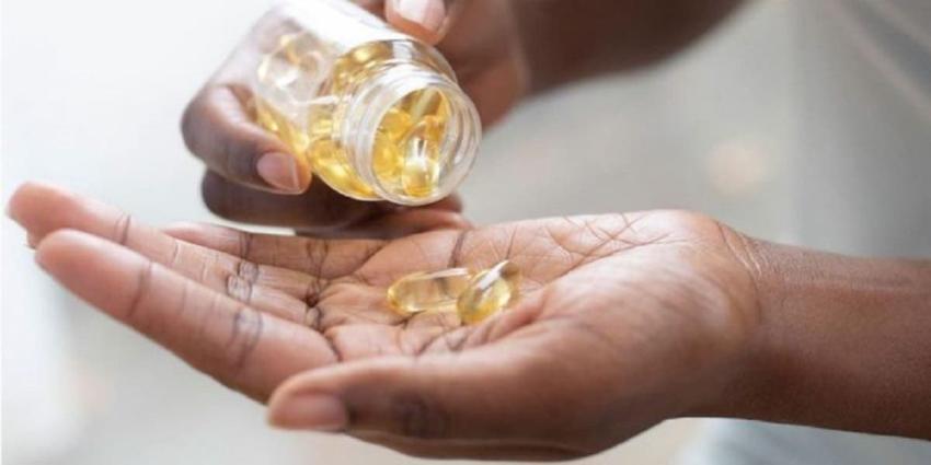 Hombre vomitó durante meses tras consumir vitamina D: tomó 400 veces la dosis recomendada