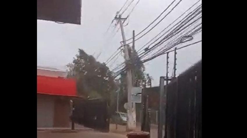 [VIDEOS] Fuertes vientos provocan caídas de árboles y cortes de luz en Lampa