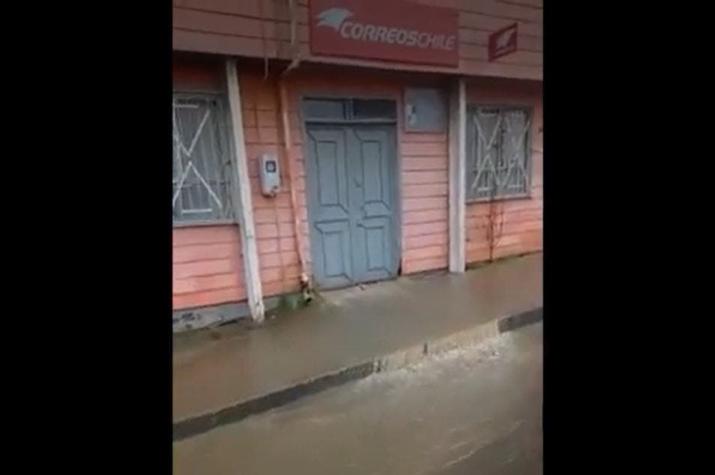 Sucursal de Correos de Chile de Curanilahue resultó completamente inundada tras lluvias