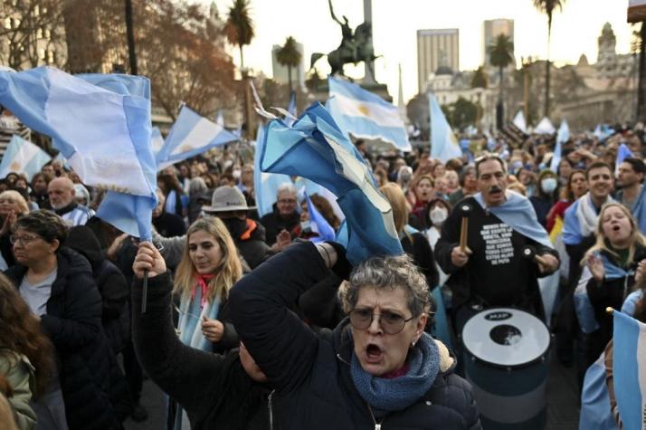 Marcha opositora en Argentina con el lema "Defendamos la República"