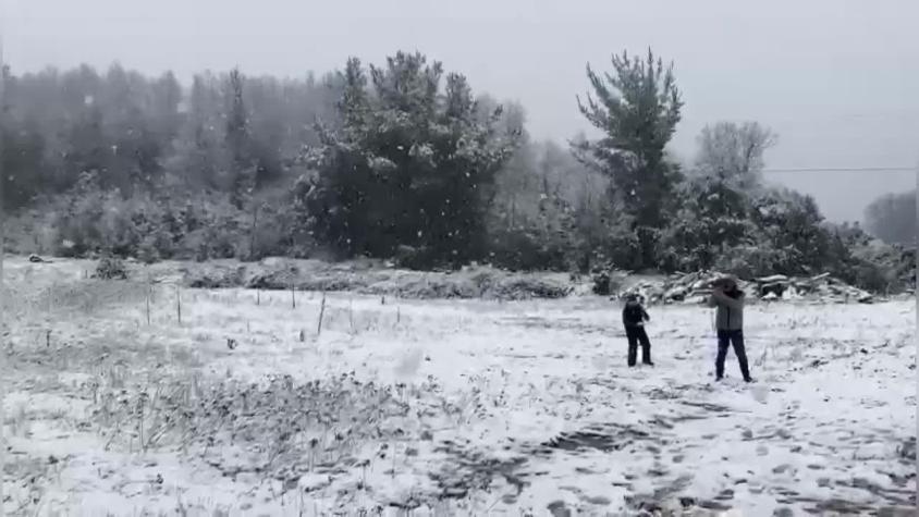 [VIDEO] Los registros que deja la caída de nieve en la zona centro y sur del país