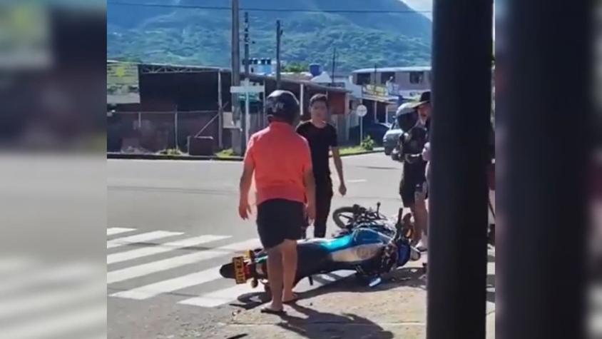 De héroe a villano: Chocó con su moto a actores que grababan escena de asalto pensando que era real