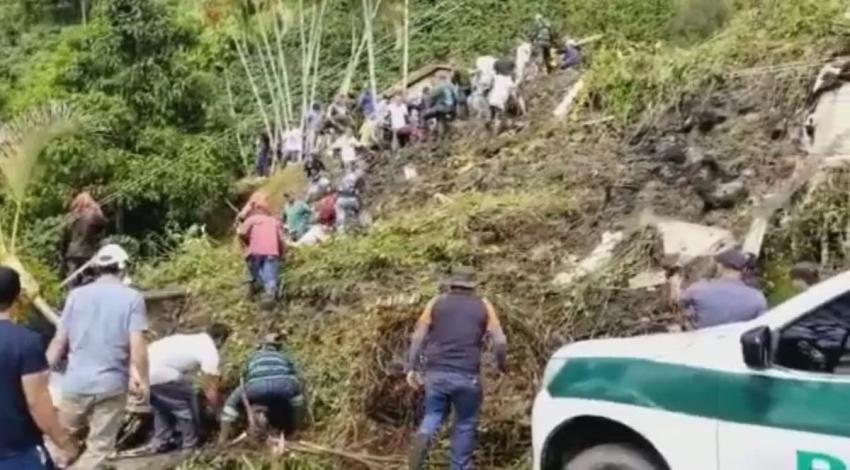 Derrumbe sepulta un colegio en zona rural de Andes en Colombia: se reportan niños atrapados