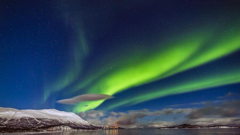 El "agujero azul" en el cielo de Suecia que deja ver auroras boreales y arcoíris lunares