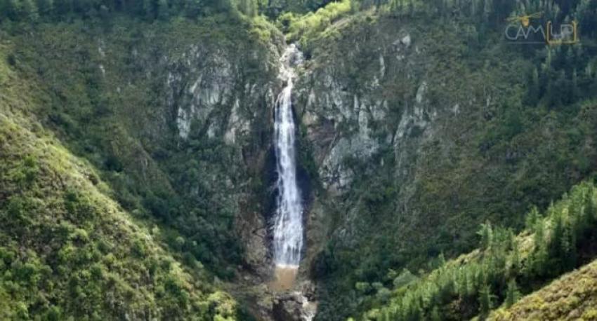 Cadete de la Armada está desaparecido tras caer 150 metros desde una cascada