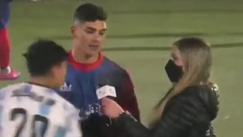 "Eres entero malo": Jugador se picó y arruinó entrevista a la figura del partido en Tercera División