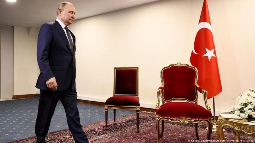 Erdogan hace esperar a Putin durante 50 segundos en un momento incómodo antes de conversar en Irán