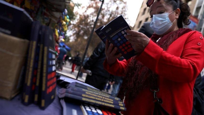BBC: La desinformación "brutal" sobre la nueva Constitución propuesta para Chile