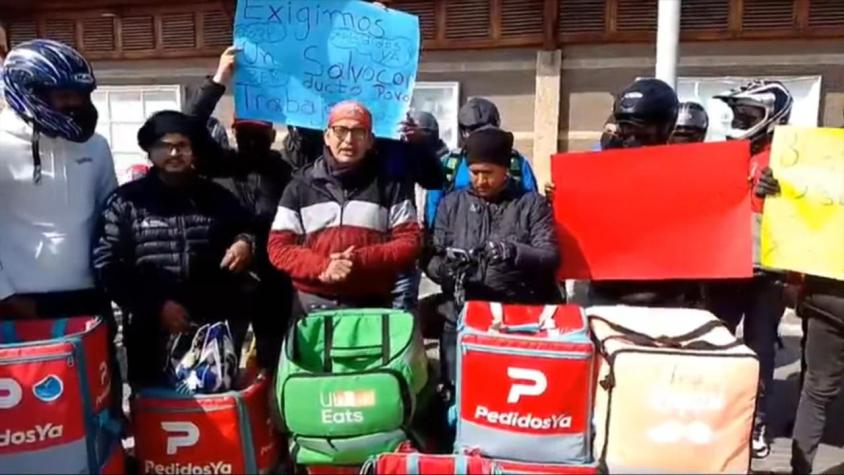 [VIDEO] Fiscalizaciones de conductores de delivery: concejala acusa a Carabineros de robar motos