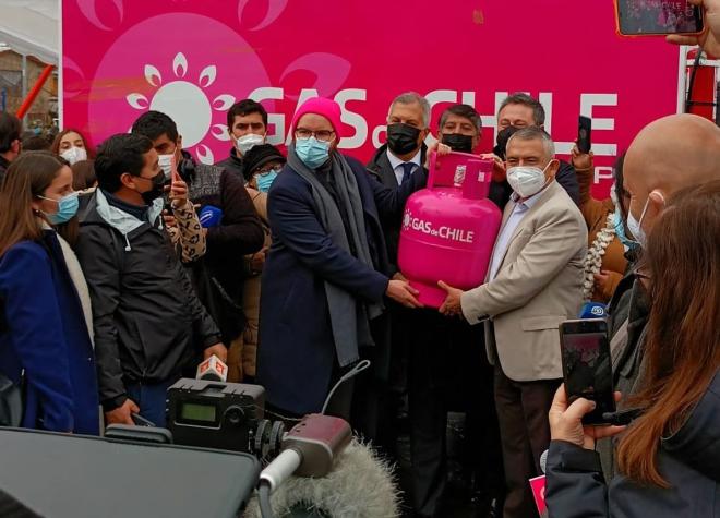 "Gas de Chile": Gobierno lanza plan piloto que permite comprar cilindros de 15 kilos en $15.200 "Gas de Chile": Gobierno lanza plan piloto que permite comprar cilindros de 15 kilos en $15.200