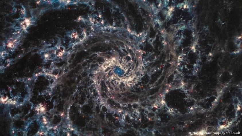 Nuevas impresionantes imágenes del telescopio James Webb muestran el centro de la "galaxia fantasma"
