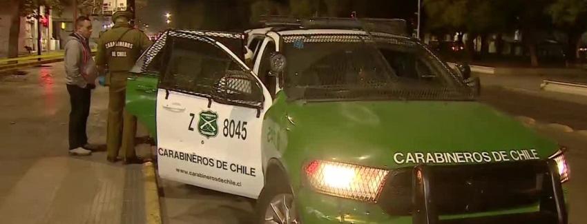 Hombre muere en plena vía pública en Santiago Centro: Habría sido acuchillado en el cuello