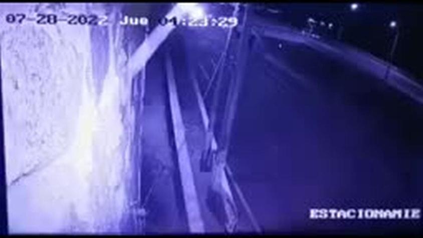 VIDEO muestra el momento en que un auto se partió en dos tras accidente en Viña del Mar