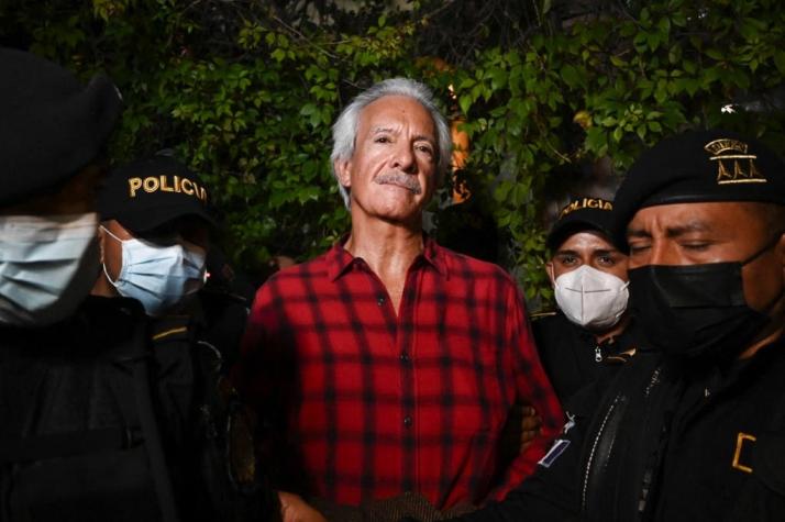 Arrestan en Guatemala a periodista crítico de presidente y fiscal general