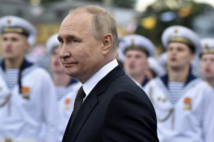 Putin afirma que flota rusa tendrá nuevo misil hipersónico en "los próximos meses"