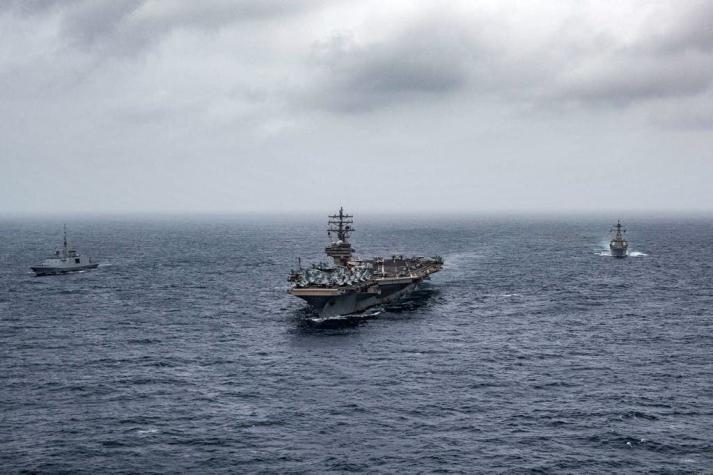 Barcos de guerra de EEUU navegan por la región de Taiwán