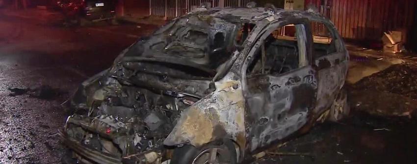 Vehículo fue robado y luego incendiado en Maipú: Víctima fue intimidada con armas de fuego
