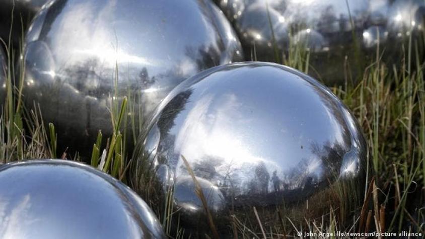 Misteriosa esfera metálica aparece en México tras "caer del cielo", según popular meteorólogo Misteriosa esfera metálica aparece en México tras "caer del cielo", según popular meteorólogo