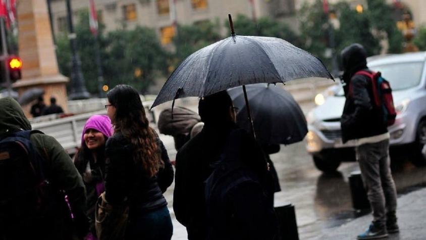 ¿Lluvia en el Día del Niño?: Revisa a qué hora comenzará a precipitar este fin de semana en Santiago