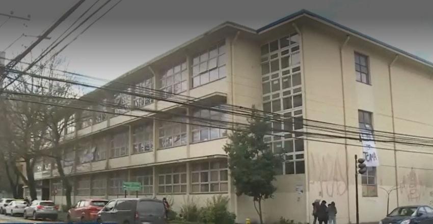 [VIDEO] Alumnas del Liceo de Niñas de Concepción protestan por problemas de infraestructura