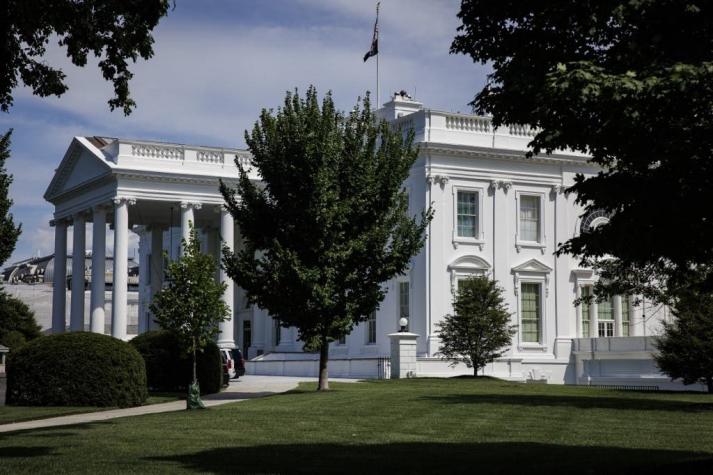 Tres muertos y una persona grave tras caída de un rayo en un parque frente a la Casa Blanca