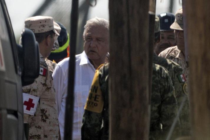 Presidente de México supervisa en terreno labores de rescate de mineros