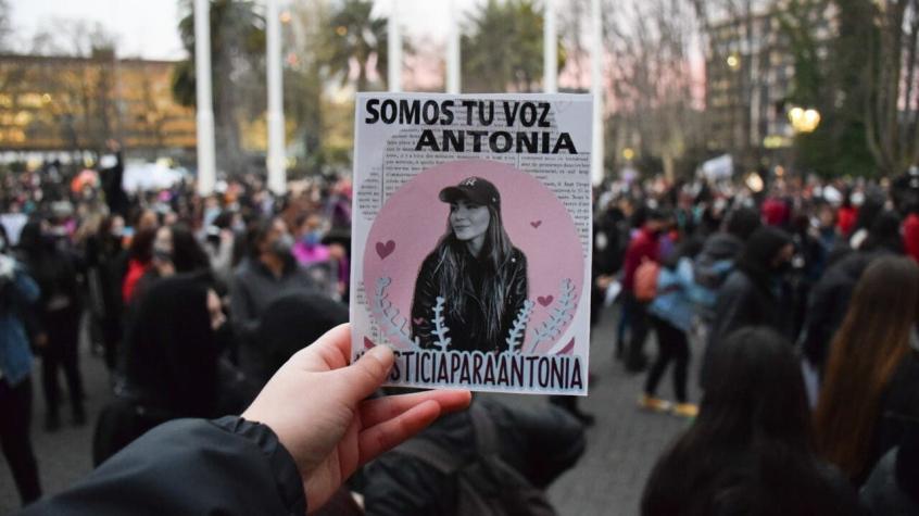 Madre de Antonia Barra confirma que se querelló contra padre de Martín Pradenas por video adulterado