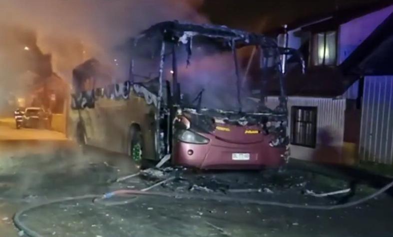 Dos buses resultan quemados tras ataque armado en zona urbana de Cañete
