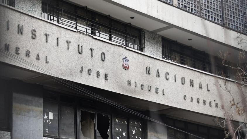 Reportan desórdenes al interior del Instituto Nacional