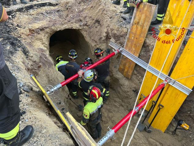 Rescate en Italia: Hombre quedó atrapado en túnel que habría sido excavado para robar un banco