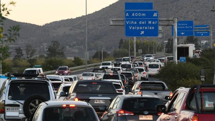 Fin de semana largo: Proyectan salida de más de 380 mil vehículos desde la Región Metropolitana