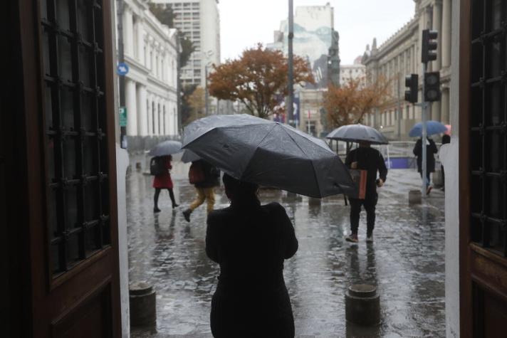 Estudio confirma que el agua de lluvia no es potable debido a químicos tóxicos