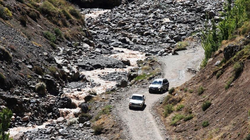 "Riesgo de avalancha": Mantienen restricción de tránsito de vehículos hacia Baños Morales