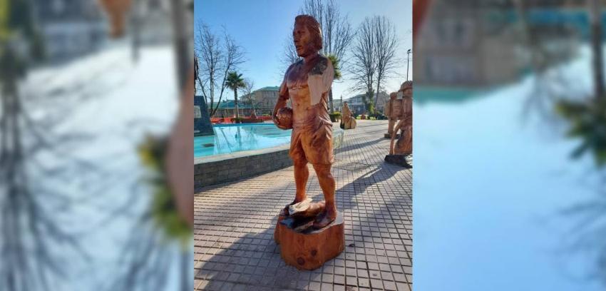 Escultura de Ben Brereton en Penco fue vandalizada: su creador murió hace sólo unos días