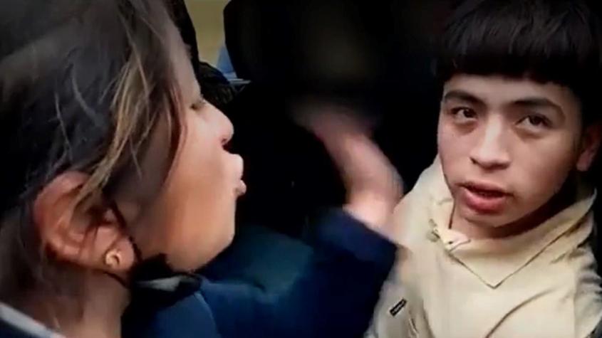 [VIDEO] Madre cachetea a su hijo tras ser detenido por robo: "Aprende a respetar"