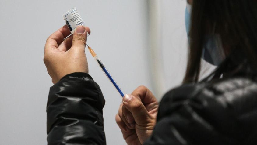 Minsal descarta que suministro de vacunas se vea afectado por demanda de Moderna a Pfizer