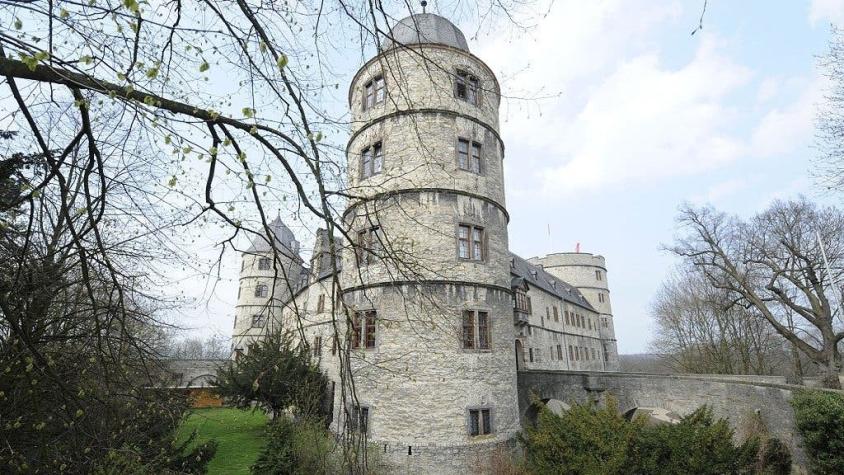 El oscuro castillo que los nazis quisieron convertir en el "centro del mundo"