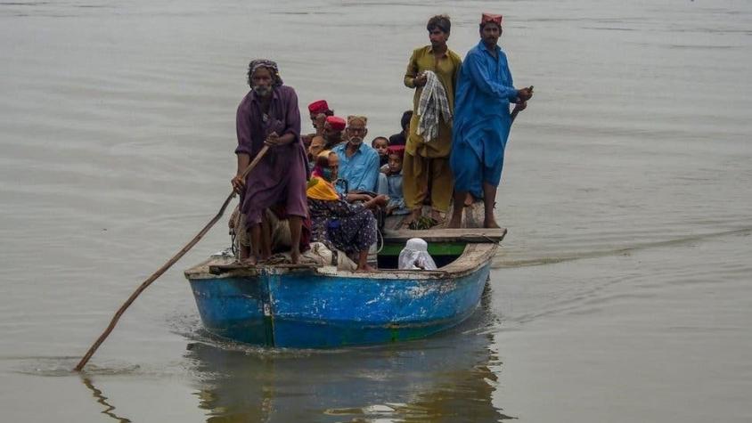 La "catástrofe climática" que tiene a casi la mitad de Pakistán bajo el agua: Hay casi 1.000 muertos