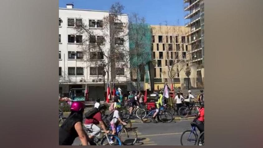 [VIDEO] Incidentes en cruce de marchas del Apruebo y Rechazo en la Alameda