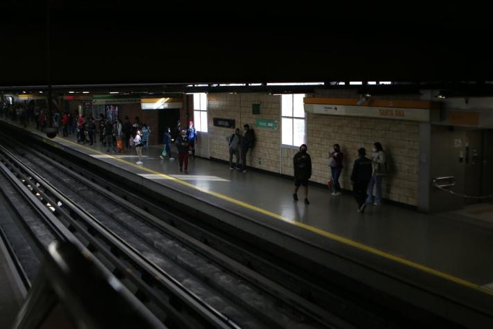 Persona ciega murió tras precipitarse a vías del Metro de Santiago