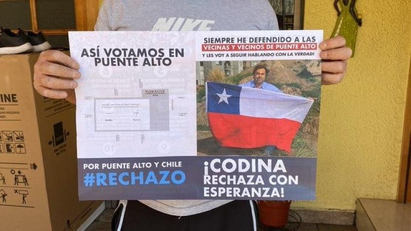Contraloría oficia a alcalde Codina por afiches del Rechazo: Indagarán uso de recursos públicos
