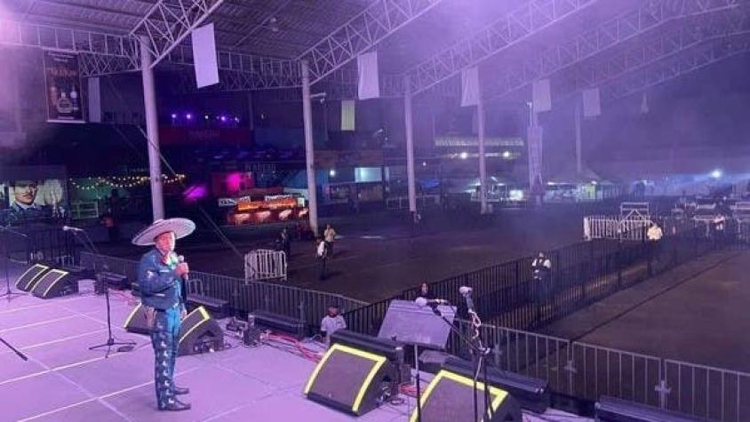 Indignación y tristeza: Experimentado cantante se presentó en concierto, pero nadie lo fue a ver