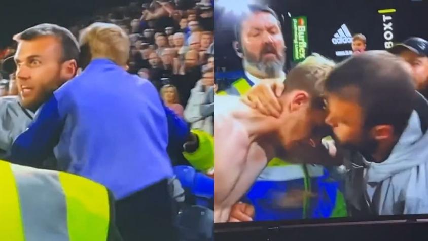 Hincha del Everton dejó caer a su hijo para abrazar a un jugador y conseguir su camiseta