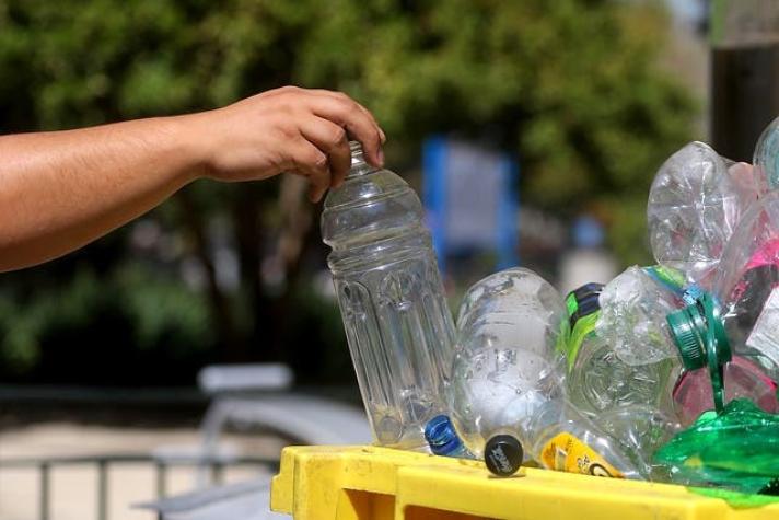 ¿Buscas reciclar tus residuos? Estos son los puntos verdes y limpios que existen en Santiago