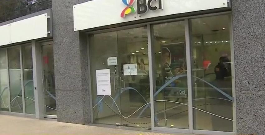 Delincuentes roban banco en Las Condes: se llevaron cerca de $600 millones