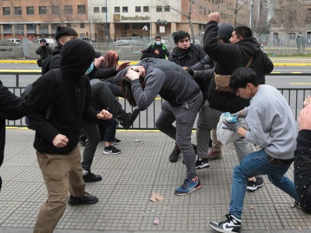 "Tienen antecedentes": Carabineros confirma detención de cuatro personas por agresión a Simón Boric