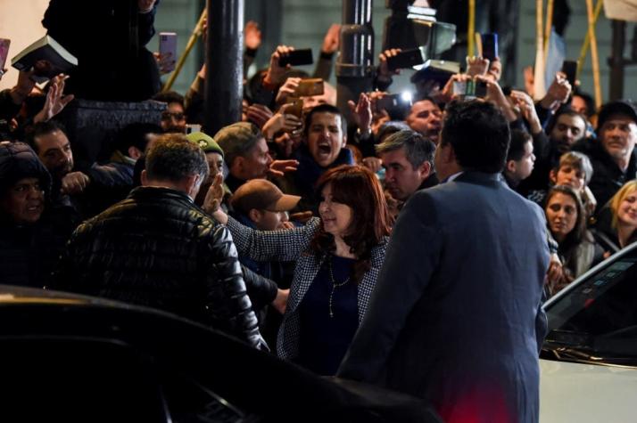 Hombre apuntó en la cabeza a Cristina Fernández y fue detenido por la policía