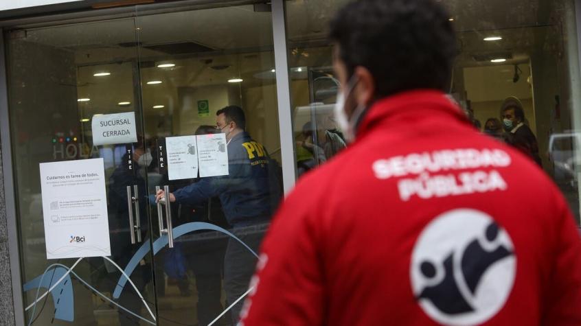 Detienen a guardia de seguridad por millonario robo en banco de Las Condes