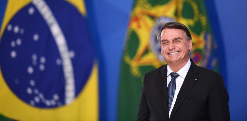 Bolsonaro generó polémica tras respuesta a reportera: "Tu marido votó por mí"